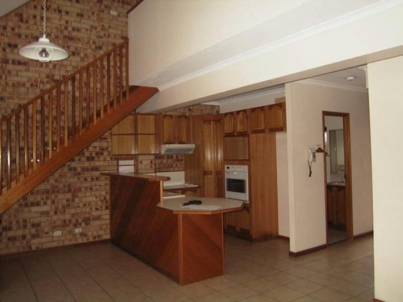 2/11 Moody Street, Manunda QLD 4870