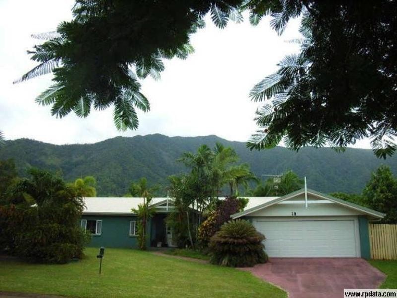 19 Satinash Close, Redlynch QLD 4870
