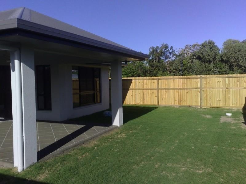 33 Norwood Crescent, Trinity Park QLD 4879