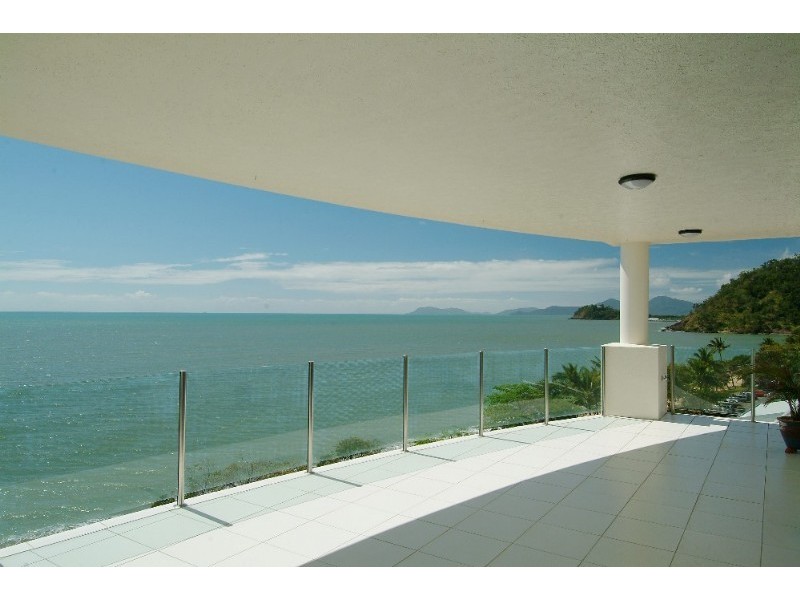 Trinity Beach QLD 4879