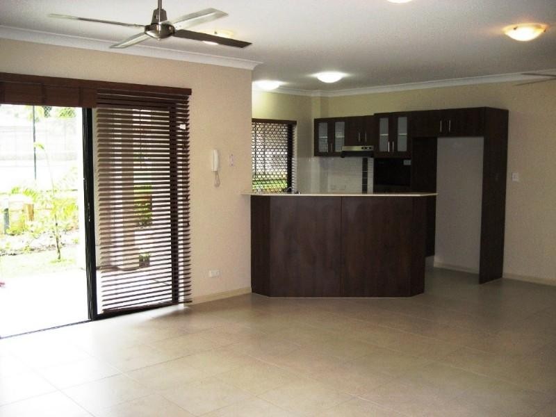 37/1 Robson Street, Mooroobool QLD 4870