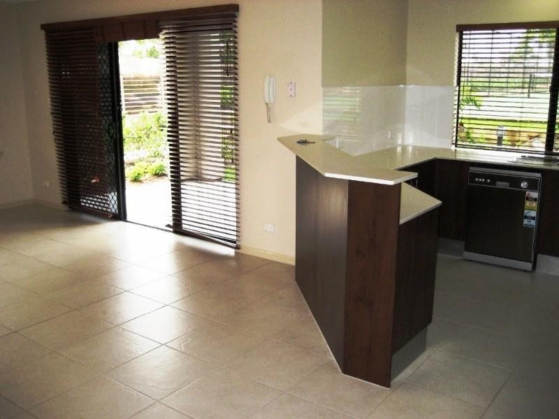 37/1 Robson Street, Mooroobool QLD 4870