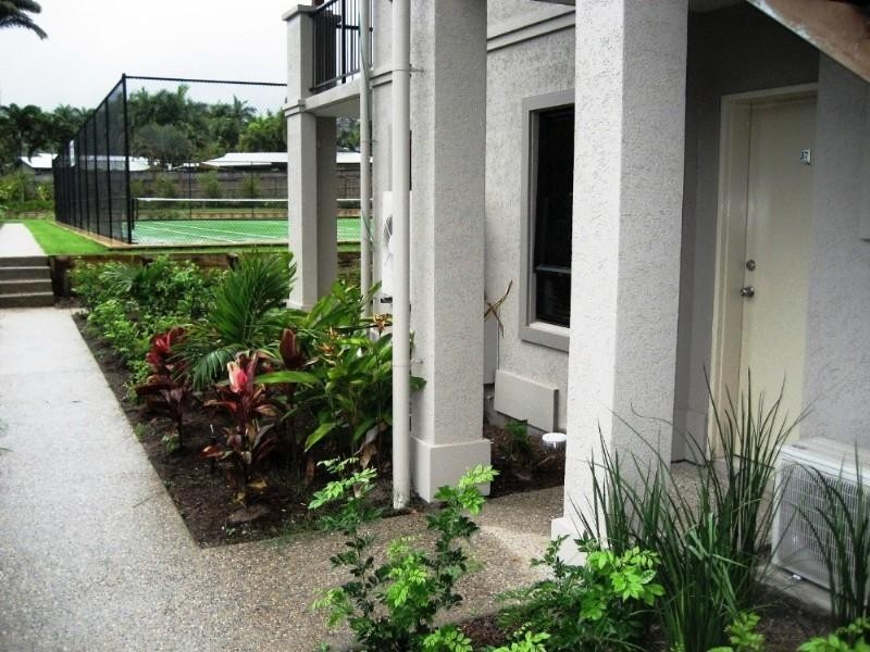 37/1 Robson Street, Mooroobool QLD 4870