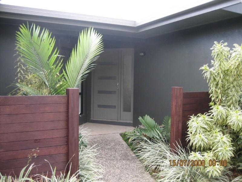 4 Kentia Street, Palm Cove QLD 4879
