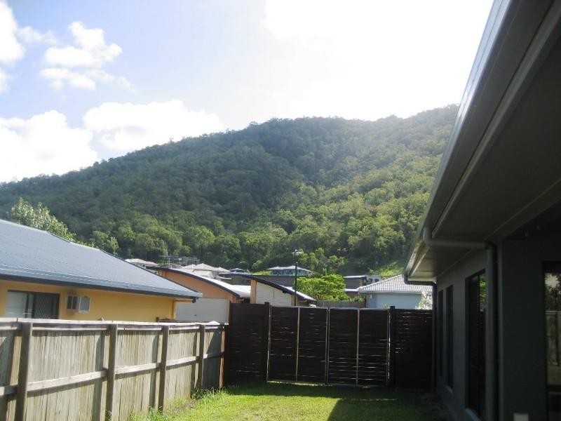 4 Kentia Street, Palm Cove QLD 4879