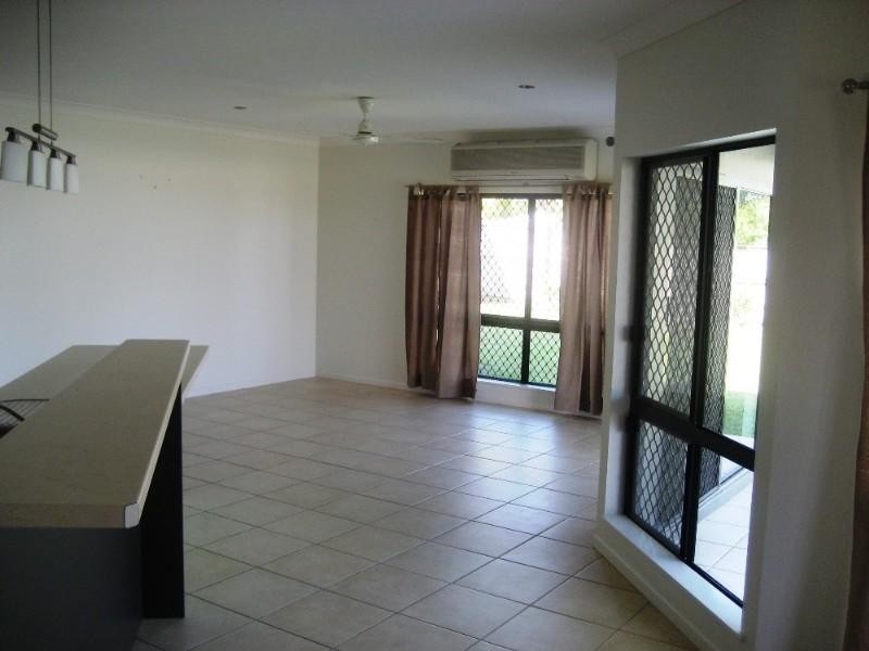 4 Kentia Street, Palm Cove QLD 4879
