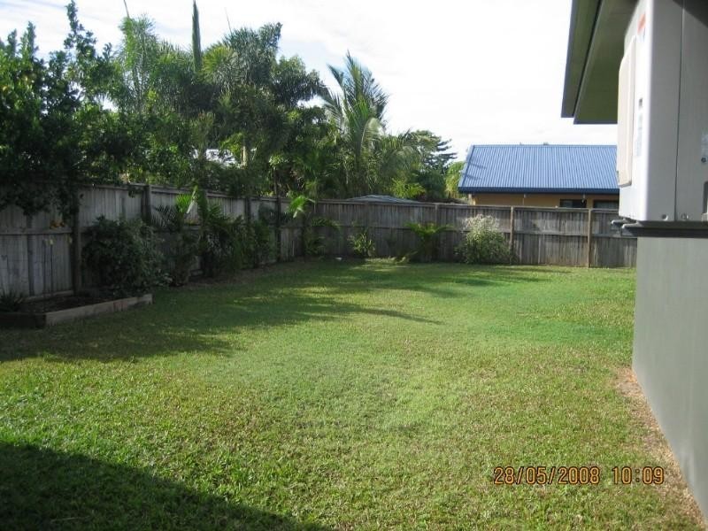 4 Kentia Street, Palm Cove QLD 4879