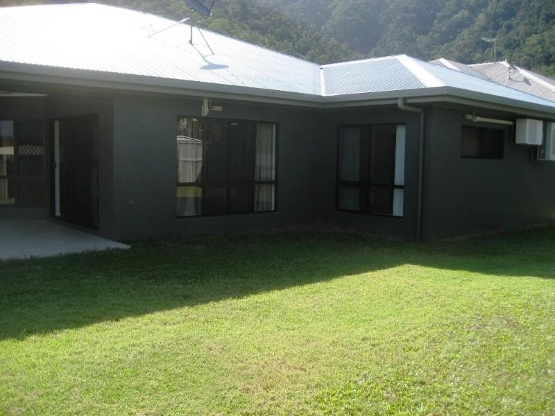 4 Kentia Street, Palm Cove QLD 4879