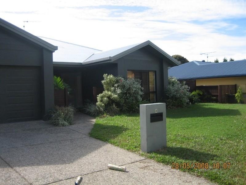 4 Kentia Street, Palm Cove QLD 4879