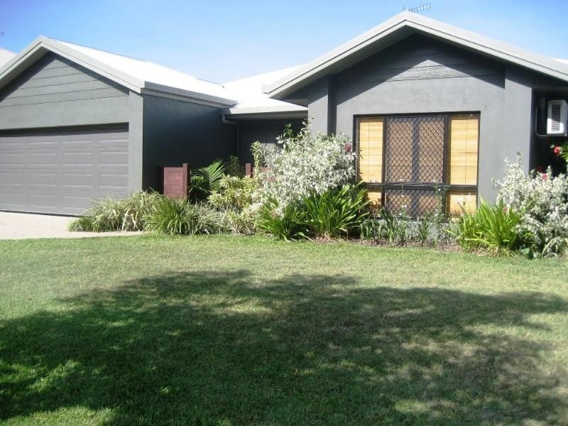 4 Kentia Street, Palm Cove QLD 4879