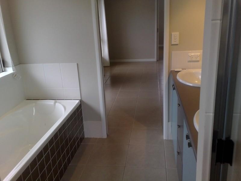 14 Willie Ming Close, Redlynch QLD 4870