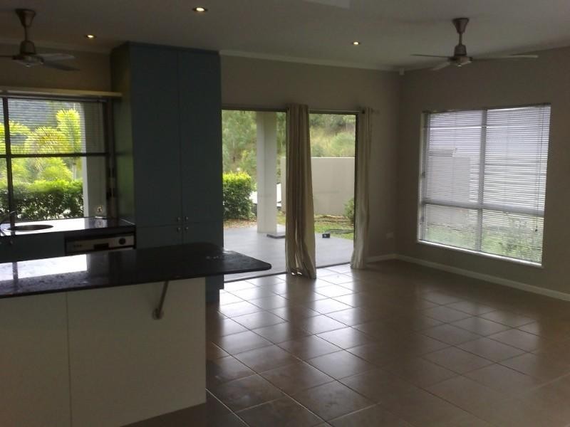 14 Willie Ming Close, Redlynch QLD 4870