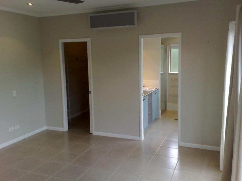 14 Willie Ming Close, Redlynch QLD 4870