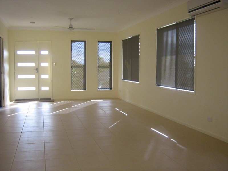 5 Buckinghamia Close, Redlynch QLD 4870