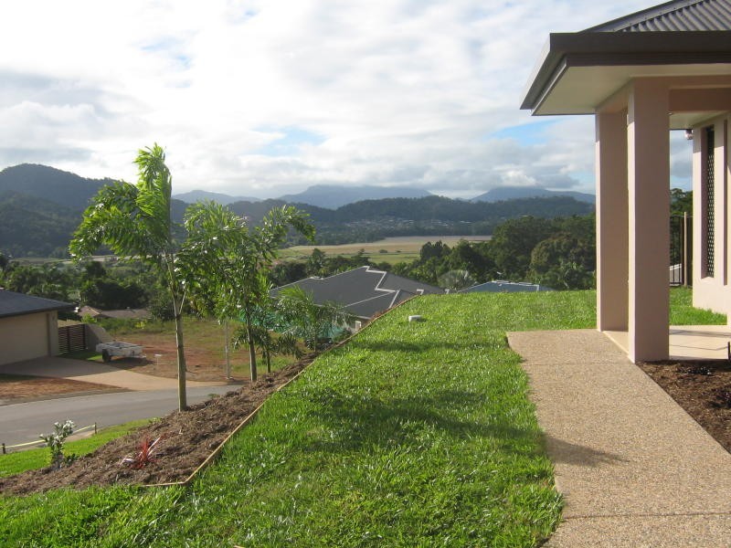 5 Buckinghamia Close, Redlynch QLD 4870