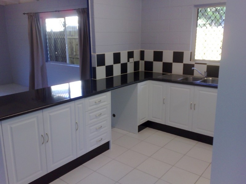 2/142 Dillon Street, Westcourt QLD 4870