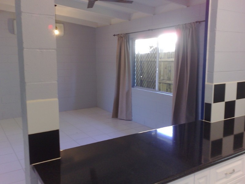 2/142 Dillon Street, Westcourt QLD 4870