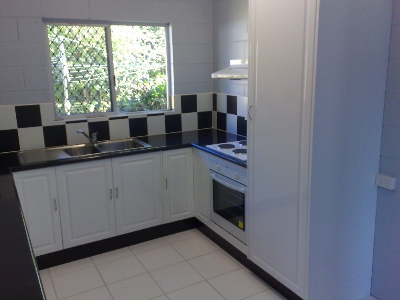 2/142 Dillon Street, Westcourt QLD 4870