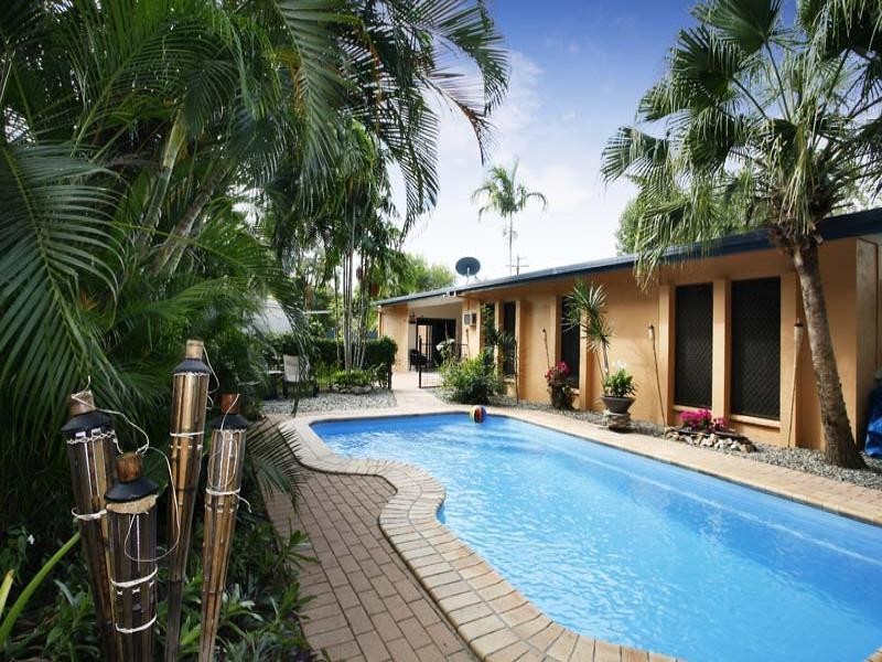 3 Roslyn Close, Yorkeys Knob QLD 4878