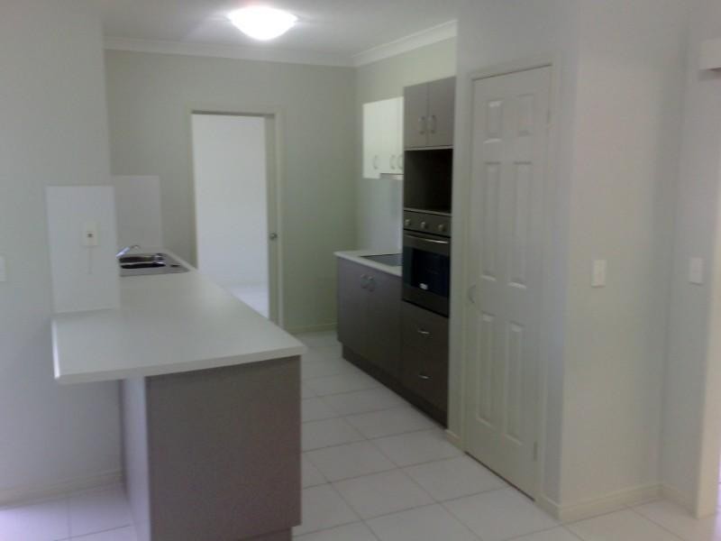 39 Huntley Crescent, Redlynch QLD 4870