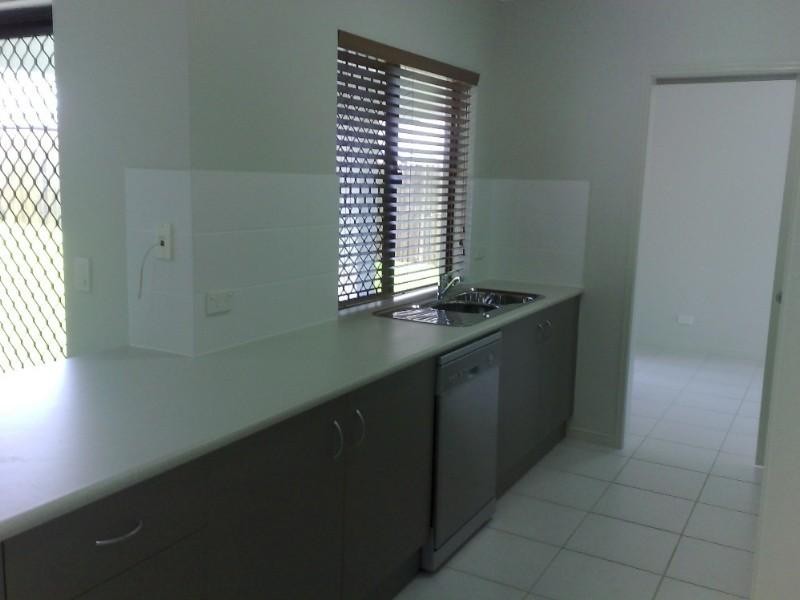 39 Huntley Crescent, Redlynch QLD 4870