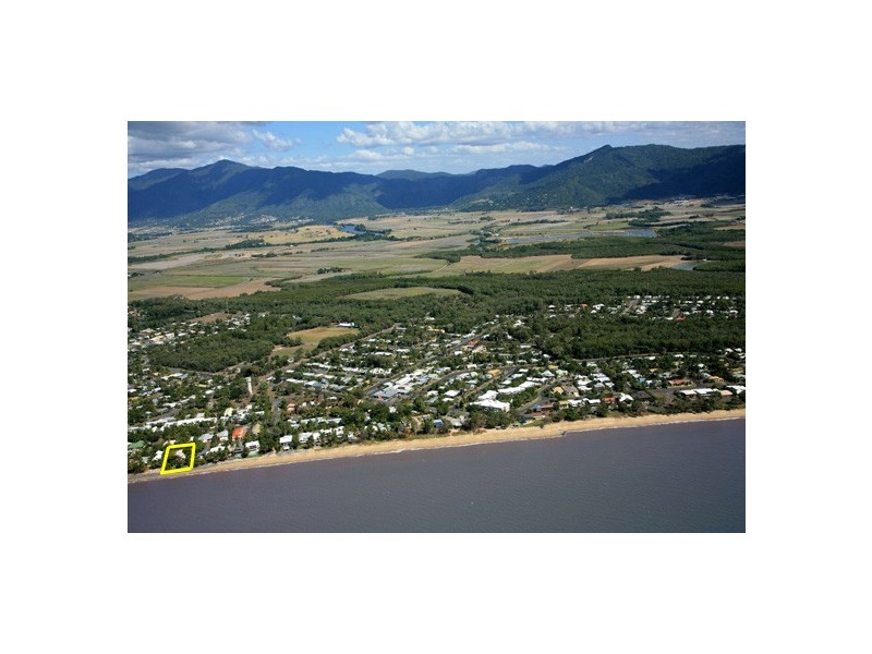 Holloways Beach QLD 4878