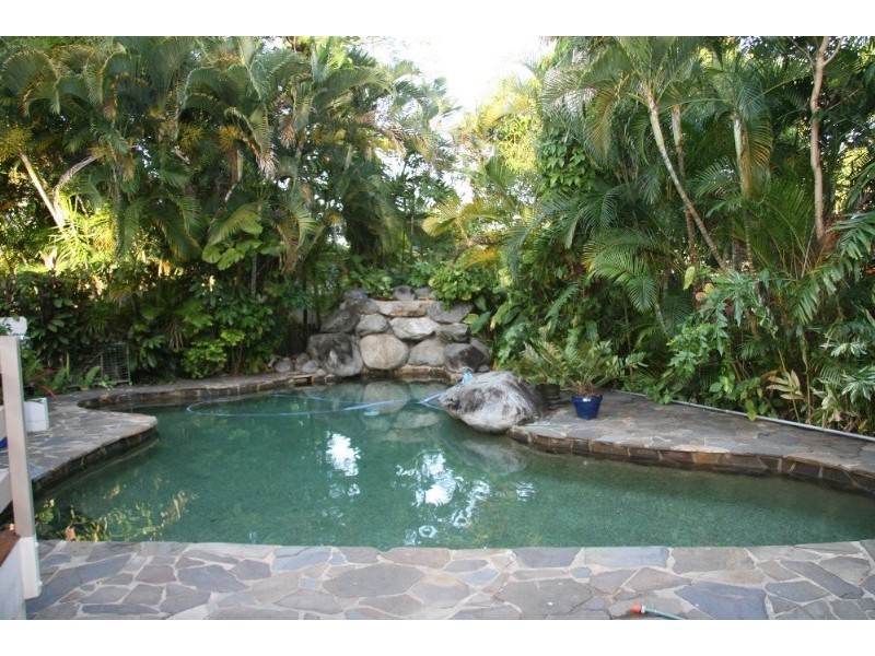 Holloways Beach QLD 4878