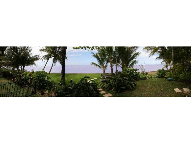 Holloways Beach QLD 4878