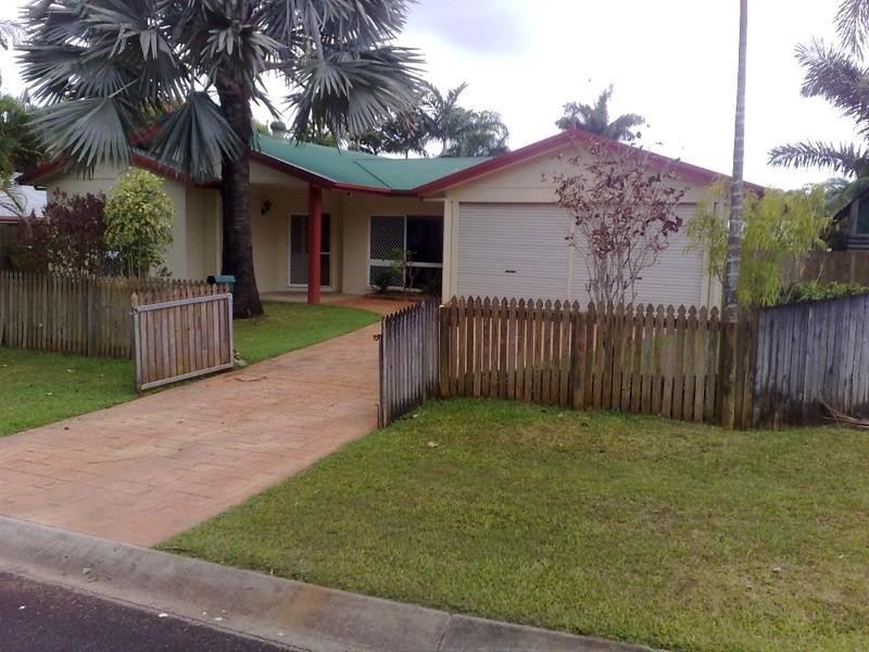 2 Jasmine Street, Redlynch QLD 4870