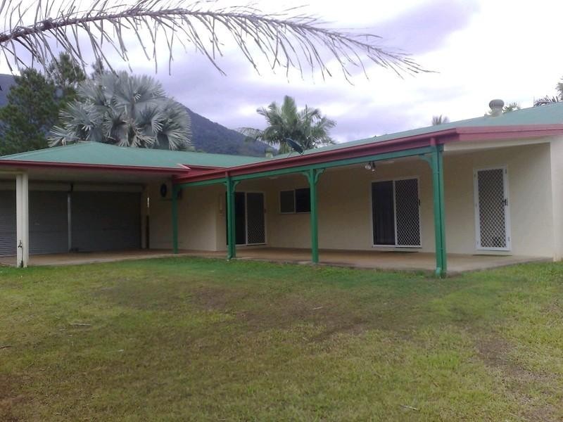 2 Jasmine Street, Redlynch QLD 4870