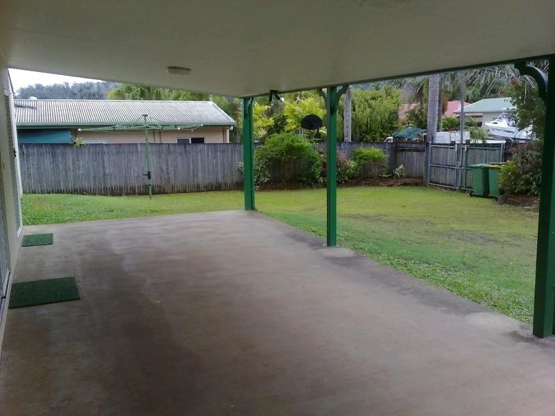 2 Jasmine Street, Redlynch QLD 4870