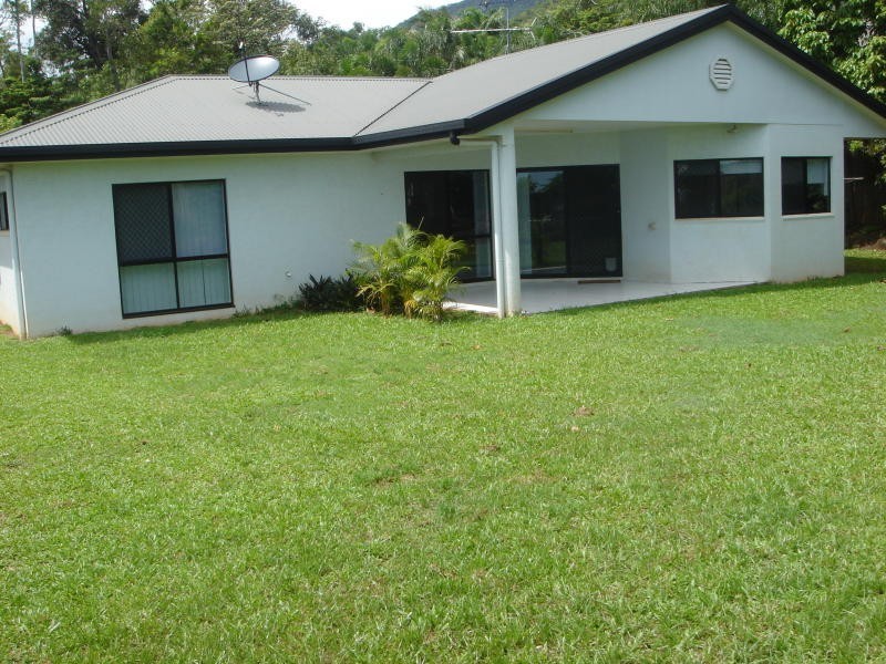 40 Daphne Drive, Redlynch QLD 4870