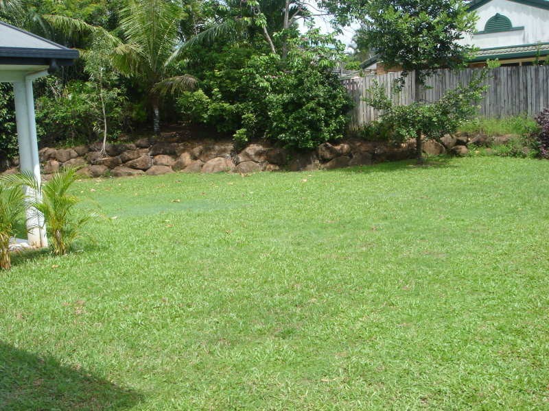 40 Daphne Drive, Redlynch QLD 4870