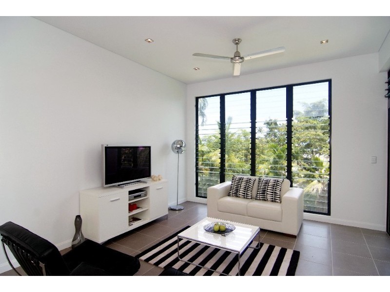 1/32 Moore Street, Trinity Beach QLD 4879