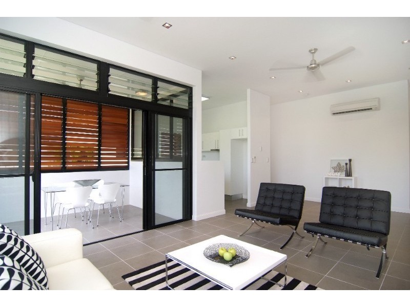 1/32 Moore Street, Trinity Beach QLD 4879