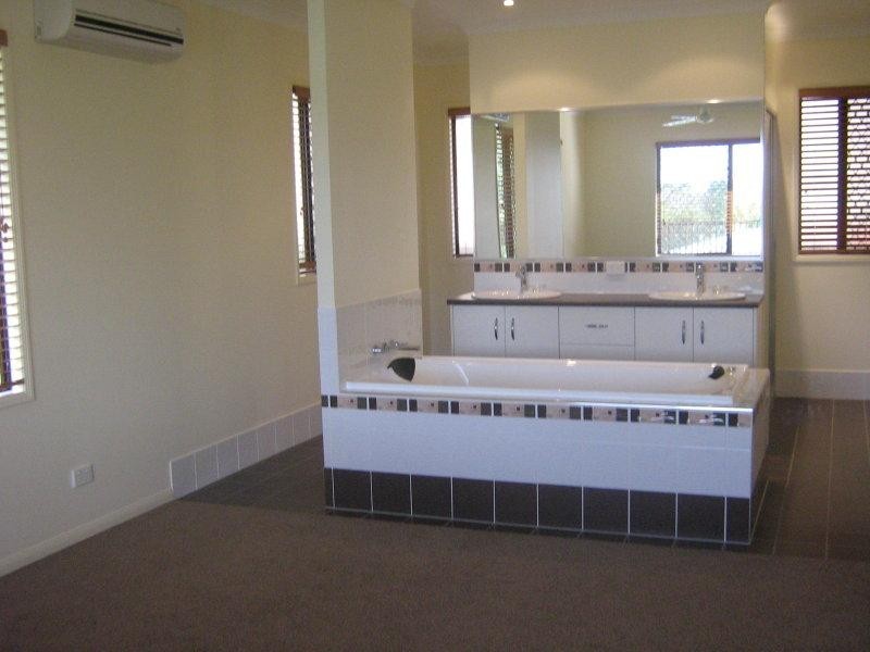 5 Buckinghamia Close, Redlynch QLD 4870