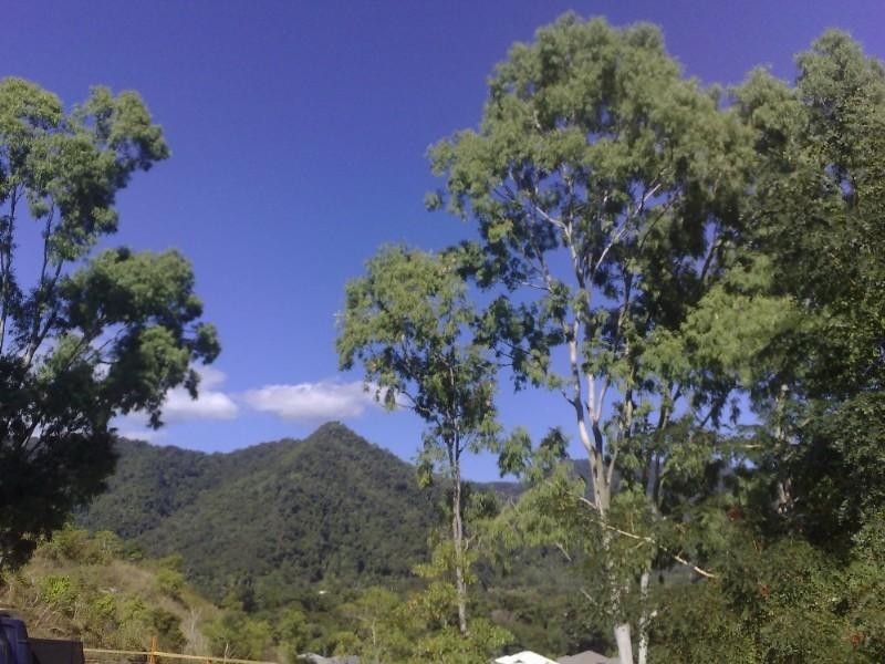 14 Willie Ming Close, Redlynch QLD 4870