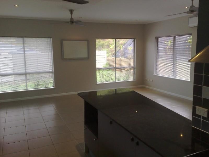 14 Willie Ming Close, Redlynch QLD 4870