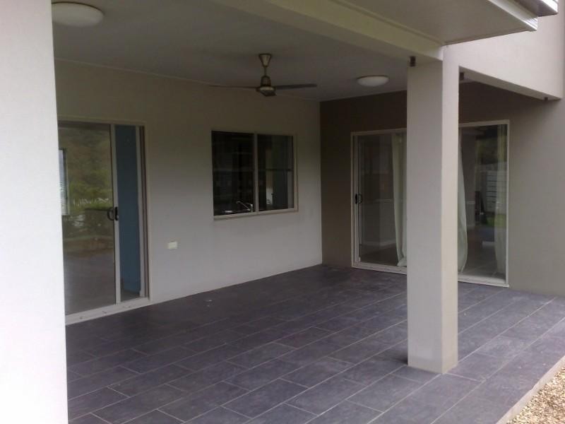 14 Willie Ming Close, Redlynch QLD 4870