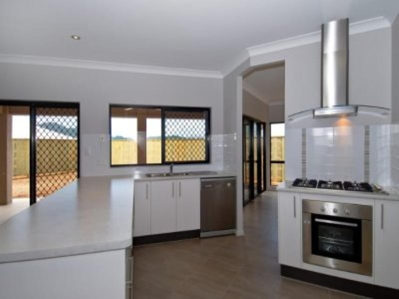 7 Raffles Avenue, Redlynch QLD 4870