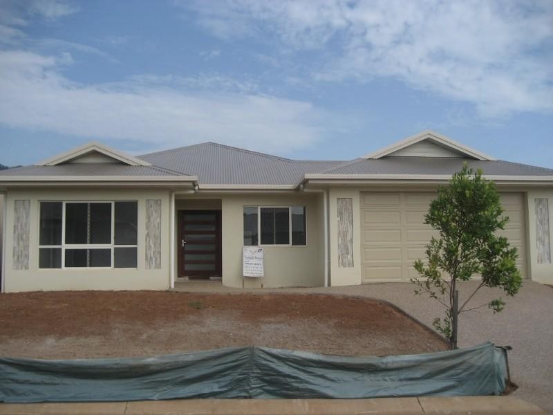 22 Tyrconnell Crescent, Redlynch QLD 4870