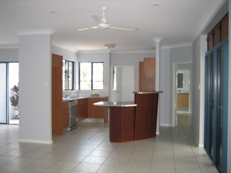 15 Sago Close, Palm Cove QLD 4879