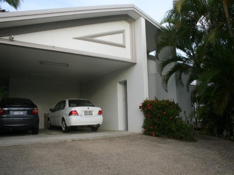 9 Pellowe Close, Clifton Beach QLD 4879