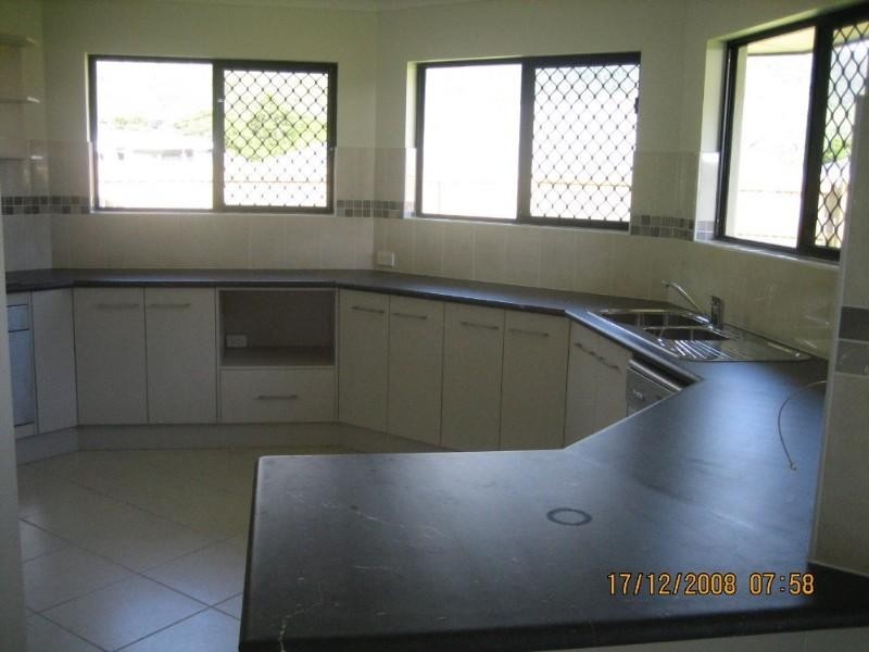 14 Taffles Close, Redlynch QLD 4870