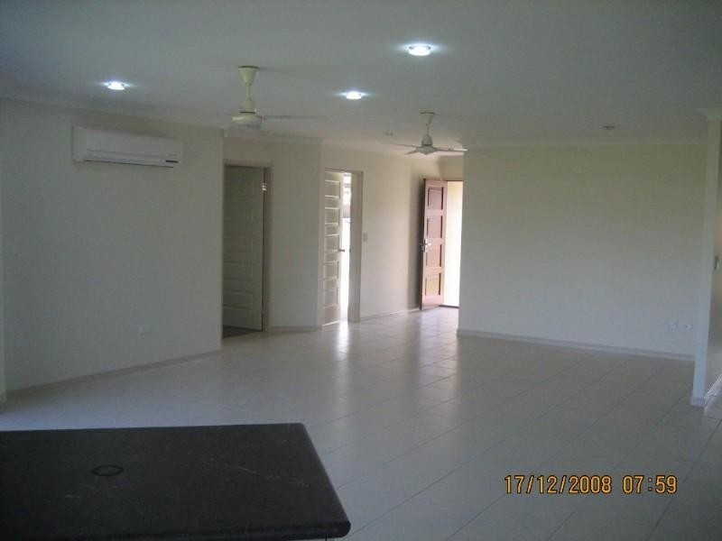 14 Taffles Close, Redlynch QLD 4870