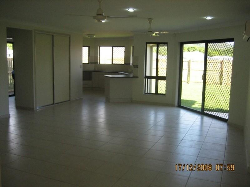 14 Taffles Close, Redlynch QLD 4870