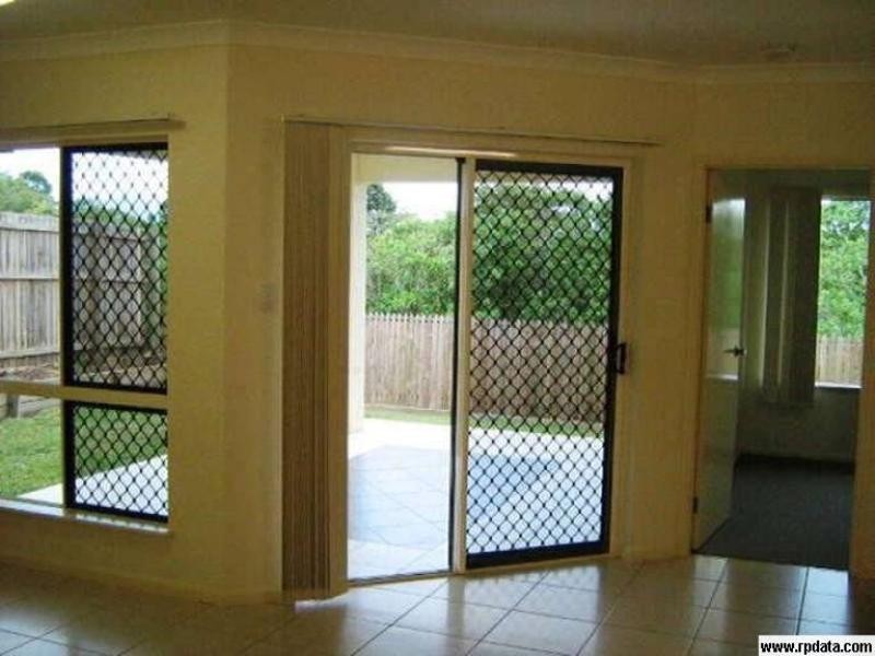 6 Lyndon Close, Bentley Park QLD 4869