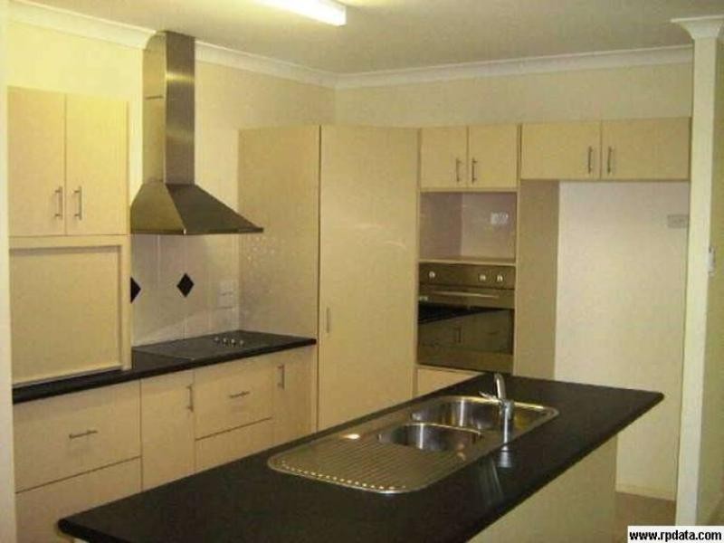 6 Lyndon Close, Bentley Park QLD 4869