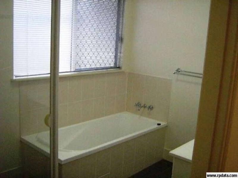 6 Lyndon Close, Bentley Park QLD 4869