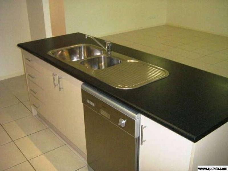 6 Lyndon Close, Bentley Park QLD 4869